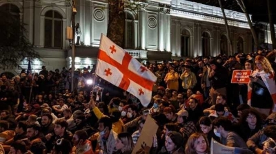 В Тбилиси снова возобновились акции протеста против законопроекта об иноагентах