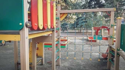 Неадекватная россиянка избила двух девочек на детской площадке