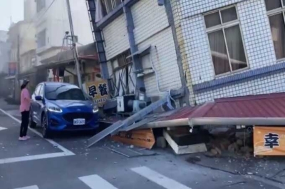 Сильное землетрясение разрушило несколько зданий на Тайване